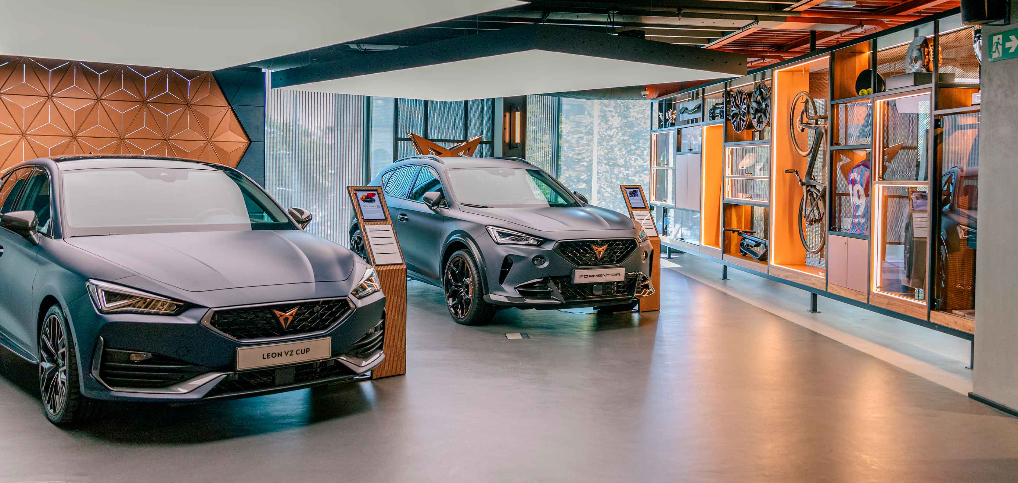 CUPRA Ateca i CUPRA Formentor al Showroom de CASA SEAT